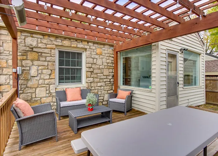Walk To Expo Square! W/ Deck & Yard Holiday home Tulsa