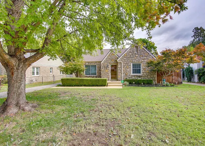 Walk To Expo Square! W/ Deck & Yard Tulsa