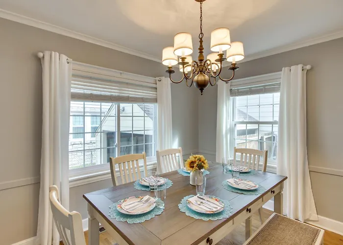 Holiday home Walk To Expo Square! W/ Deck & Yard *