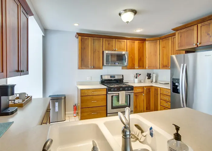 Walk To Expo Square! W/ Deck & Yard Holiday home Tulsa