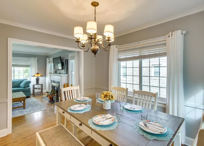 Holiday home Walk To Expo Square! W/ Deck & Yard Tulsa