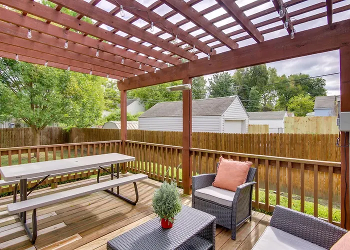Holiday home Walk To Expo Square! W/ Deck & Yard Tulsa