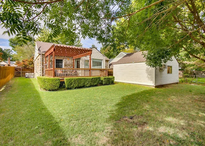 Walk To Expo Square! W/ Deck & Yard Holiday home *