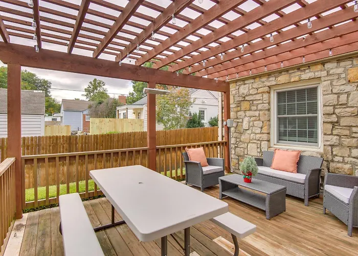 Holiday home Walk To Expo Square! W/ Deck & Yard *