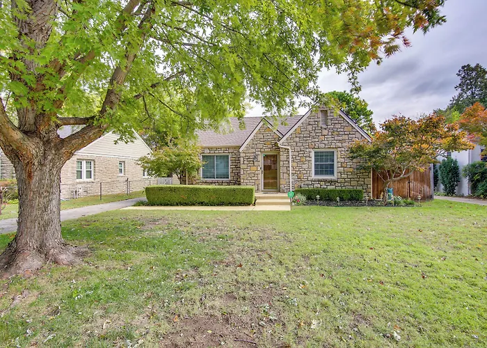 Walk To Expo Square! W/ Deck & Yard * Tulsa